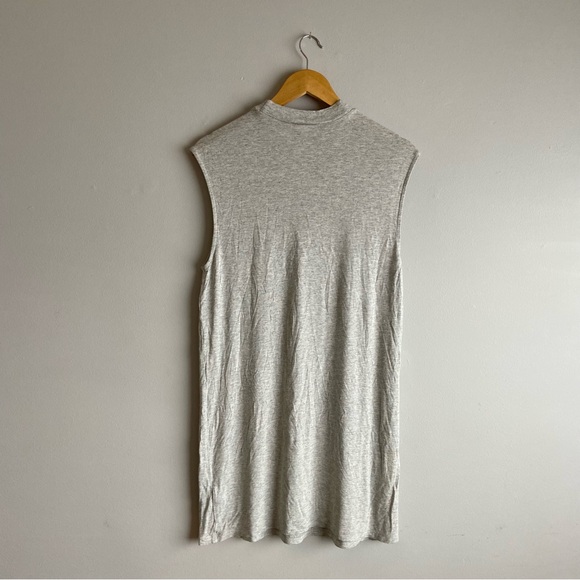 H&M / Basic T-Shirt Dress - Picture 3 of 6
